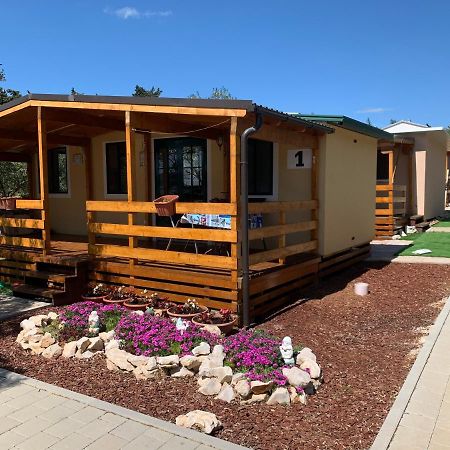 Kamp Karla & Bruno Hotel Свети свети Филип и Яков Екстериор снимка