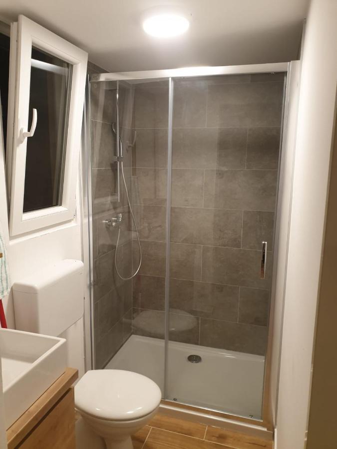 Kamp Karla & Bruno Hotel Свети свети Филип и Яков Екстериор снимка