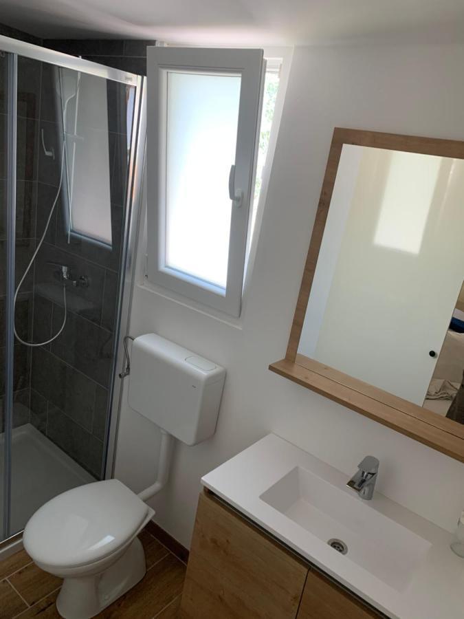 Kamp Karla & Bruno Hotel Свети свети Филип и Яков Екстериор снимка