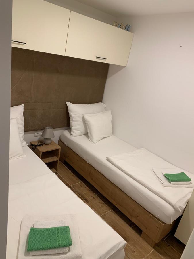 Kamp Karla & Bruno Hotel Свети свети Филип и Яков Екстериор снимка