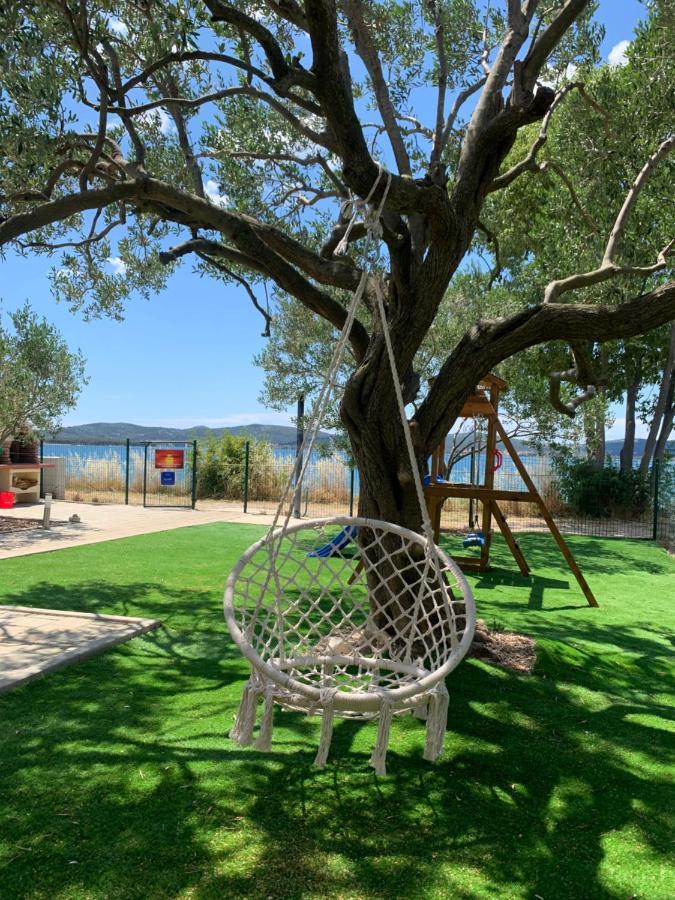 Kamp Karla & Bruno Hotel Свети свети Филип и Яков Екстериор снимка