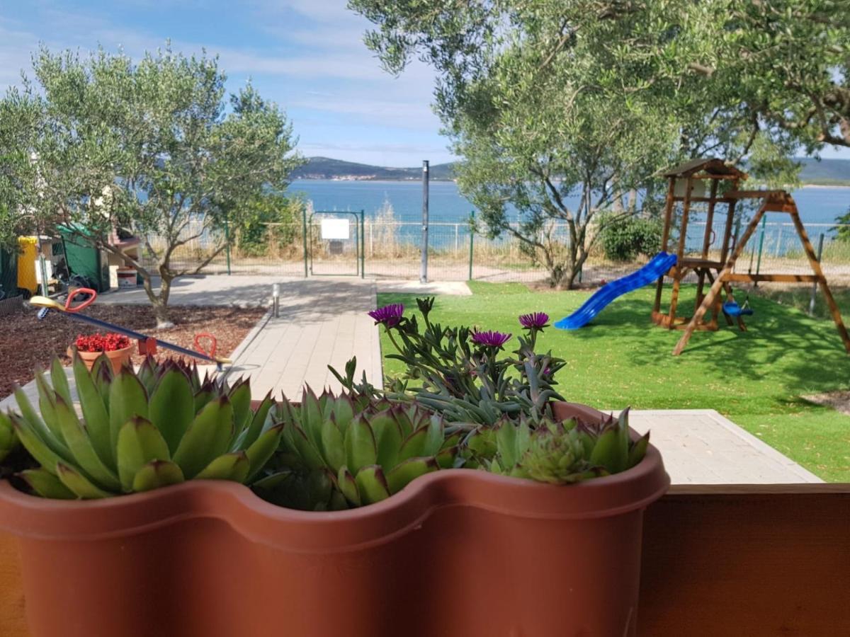 Kamp Karla & Bruno Hotel Свети свети Филип и Яков Екстериор снимка