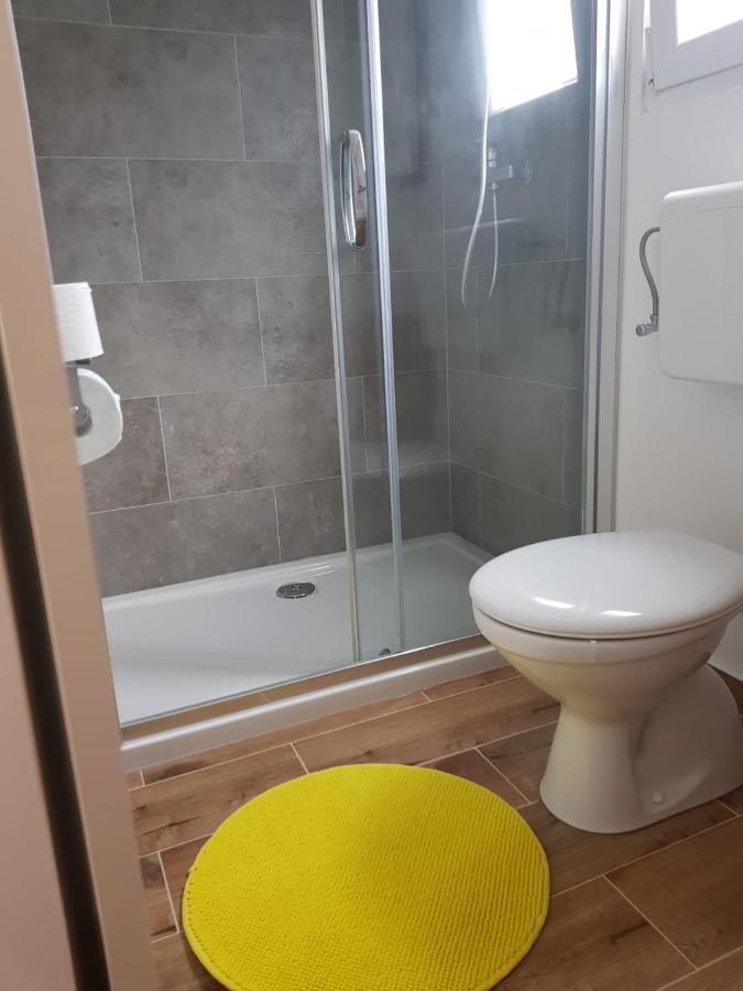 Kamp Karla & Bruno Hotel Свети свети Филип и Яков Екстериор снимка