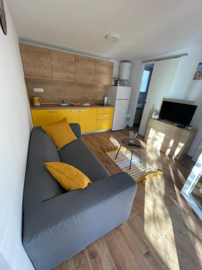 Kamp Karla & Bruno Hotel Свети свети Филип и Яков Екстериор снимка