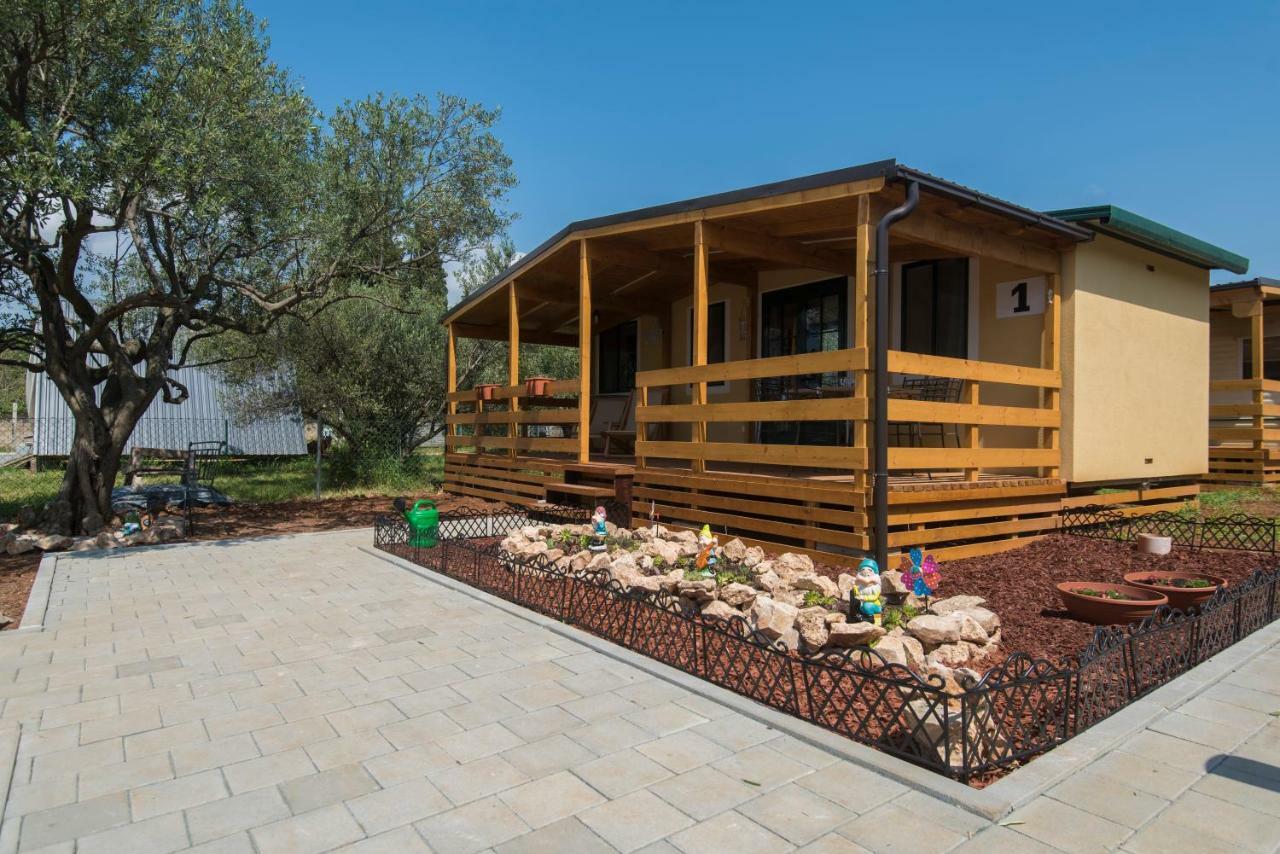 Kamp Karla & Bruno Hotel Свети свети Филип и Яков Екстериор снимка
